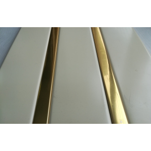 хороша модель Рейкова алюмінієва стеля Allux бежева матова - золото дзеркальне комплект 150 см х 200 см